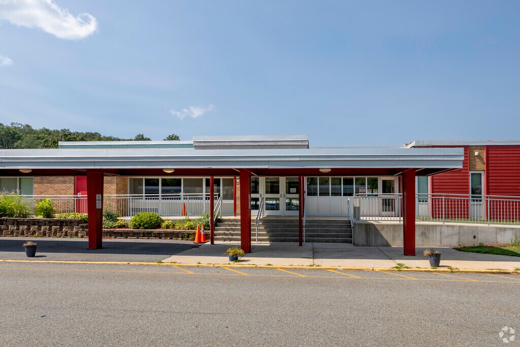 Furnace Woods Elementary School is a public school located in Cortlandt Manor, NY.