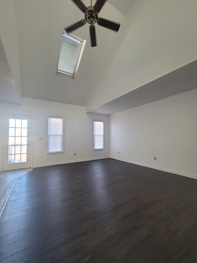 304 Briggs Ave unit C, Greenwood, SC 29649 - photo 3