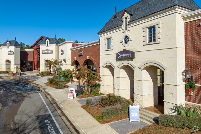 Reunion is just minutes from the many retail stores and restaurants located in Madison.