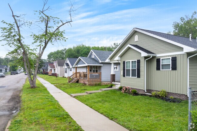 Newly built bungalow style homes are mixed in with older homes in the Tepe Park neighborhood.