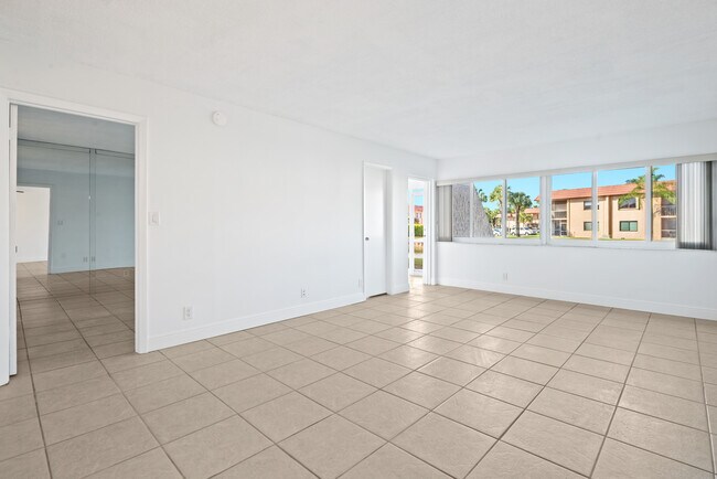 140 Lakeview Dr unit 103, Weston, FL 33326 - photo 6