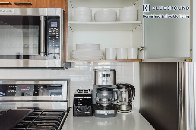 130 W 15th St unit FL6-ID1603, New York, NY 10011 - photo 7
