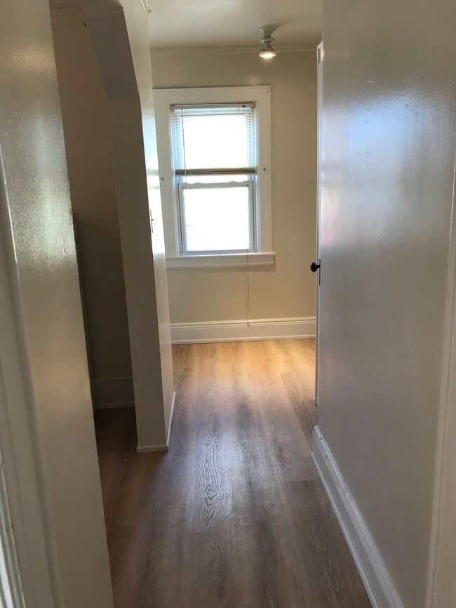 121 Washington Ave unit Efficiency Apartment, Mineola, NY 11501 - photo 6