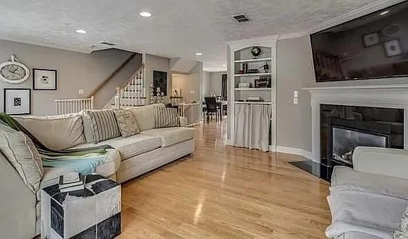 Living Room (2nd Floor)