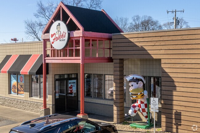 The exterior view Frisch’s Mainliner in Fairfax, OH.