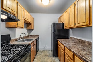 801 Valley Circle Dr, Saline, MI 48176