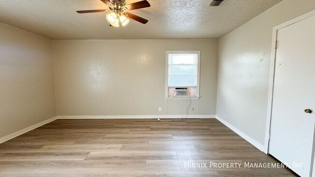 2520 41st St unit B, Lubbock, TX 79413 - photo 3
