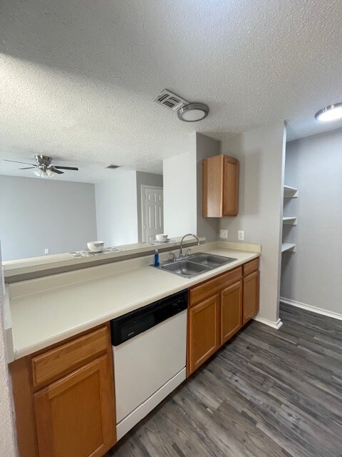 700 Hercules Ln unit 700 Hercules Ln Unit, Denton, TX 76209 - photo 4