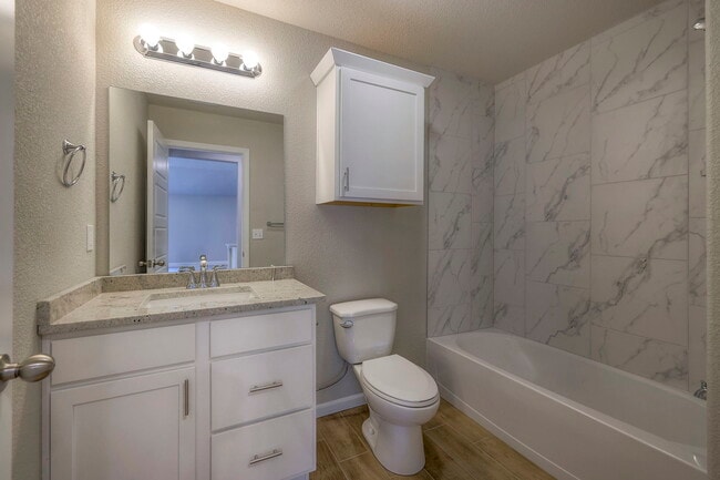 8338 Cassidy St, Lenexa, KS 66227 - photo 5