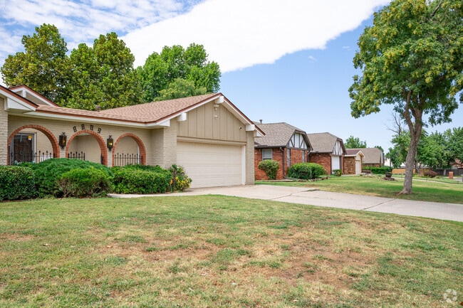 Rock Knoll is conveniently located next to Northwest Expressway.