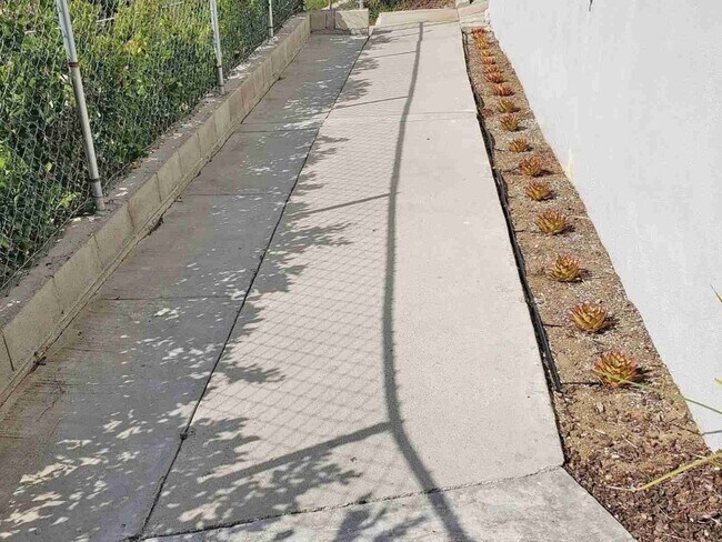 3422 Glenalbyn Dr unit 2, Los Angeles, CA 90065 - photo 4