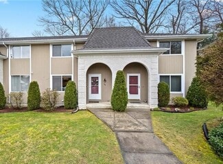 105 Woodside Dr, North Providence, RI 02904