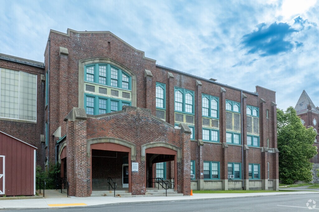 Hoosac Valley Elementary School has an overall grade of C+ on Niche.