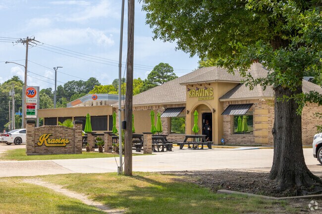 Kravins is a popular spot in Southside to enjoy the Southern cuisine.