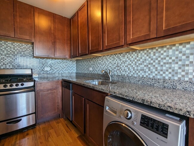 557 W Arlington Place unit 5, Chicago, IL 60614 - photo 3