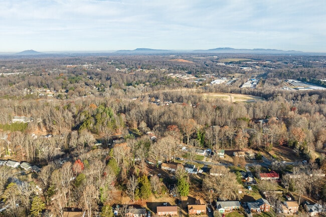 Stonewall-Salemtowne sits about 30 miles from scenic NC mountains.