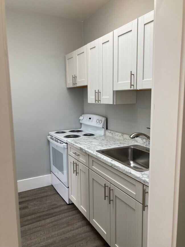 231 2nd Ave NE unit 3, Valley City, ND 58072 - photo 5