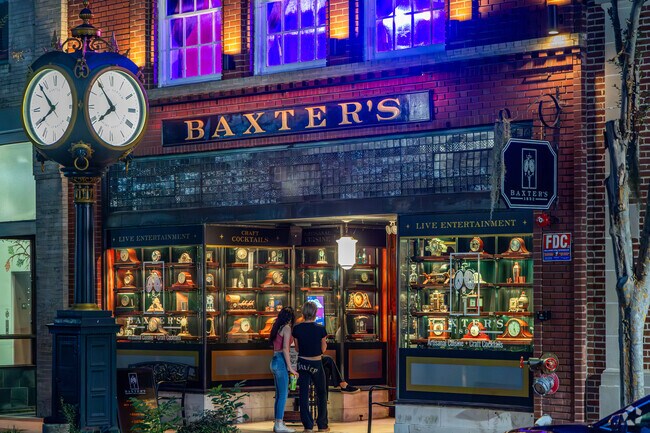 Brice’s Creek residents are just minutes away from the nightlife in downtown New Bern.