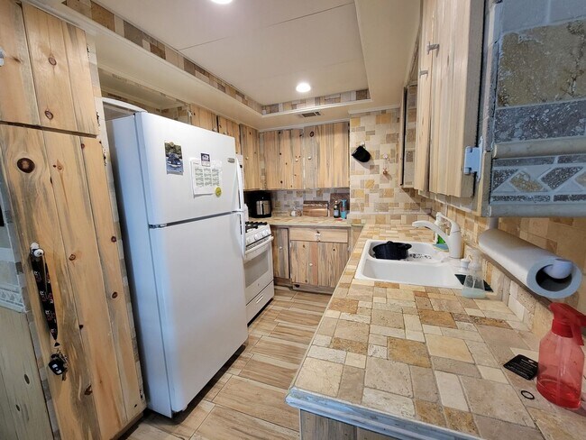 230 Shadybrook Ln, Las Vegas, NV 89107 - photo 4