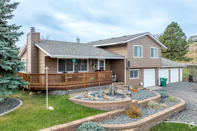 Split-level homes with large porches in Colonial Pine Hills add outdoor living space.