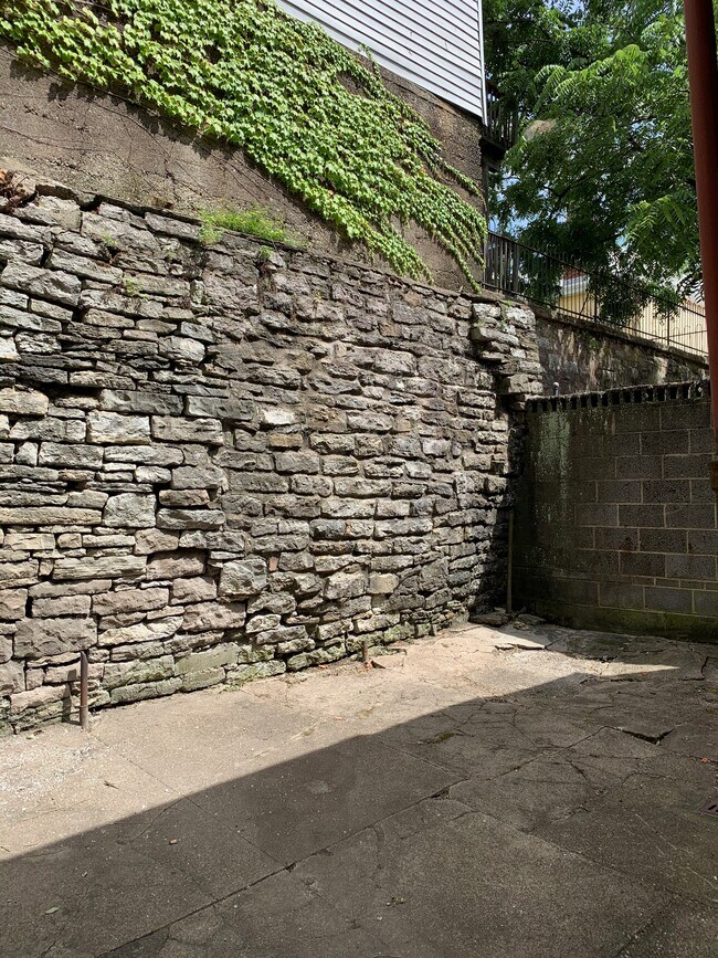 2210 Victor St unit 3, Cincinnati, OH 45219 - photo 5