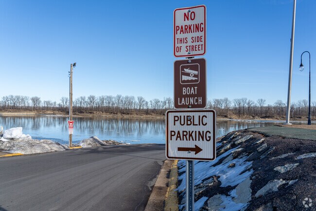 Use the boat ramp at James Rennick Park to access the Missouri River in Washington.