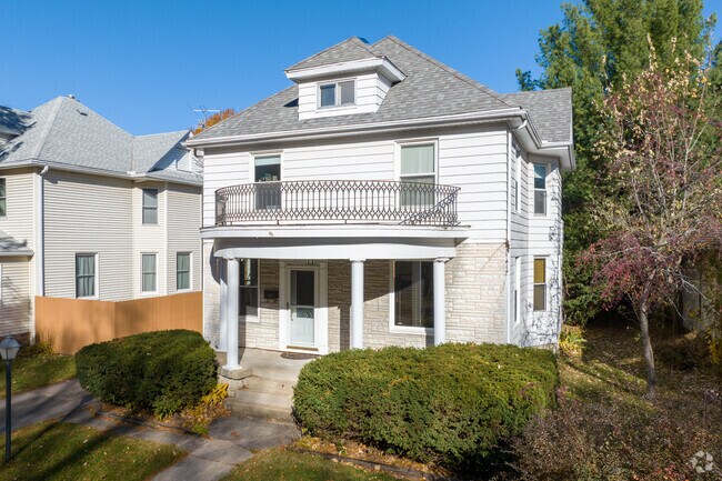 American Foursquares are common through College Circle, with many of them freshly renovated.