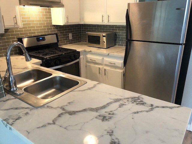 11244 Morrison Ave unit 3- 2nd floor, Valley Village, CA 91601 - photo 7