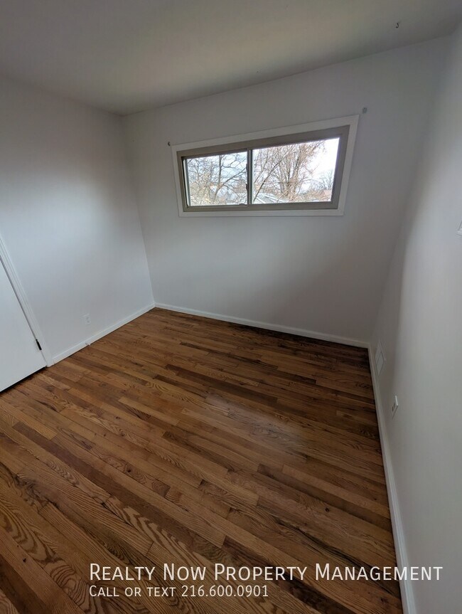 15334 Triskett Rd unit 2, Cleveland, OH 44111 - photo 4