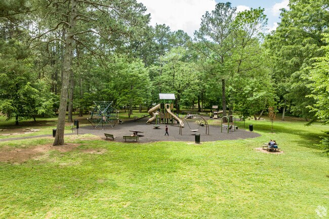 Residents in Ardmore can head to the nearby Atlanta Memorial Park and enjoy its amenities.
