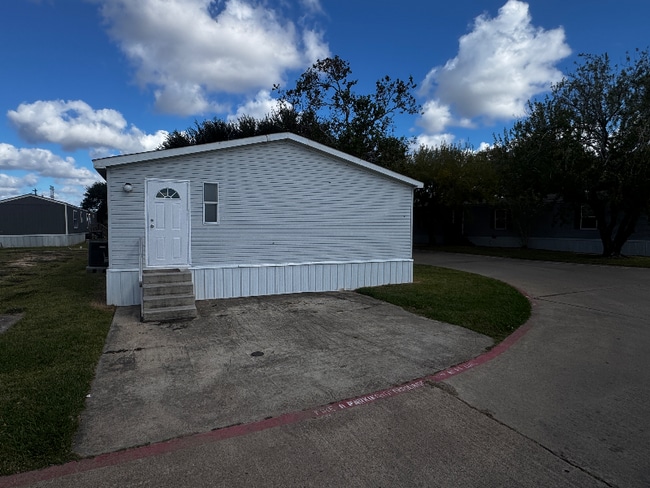 122 Fox Meadow Dr, Alvin, TX 77511 - photo 4