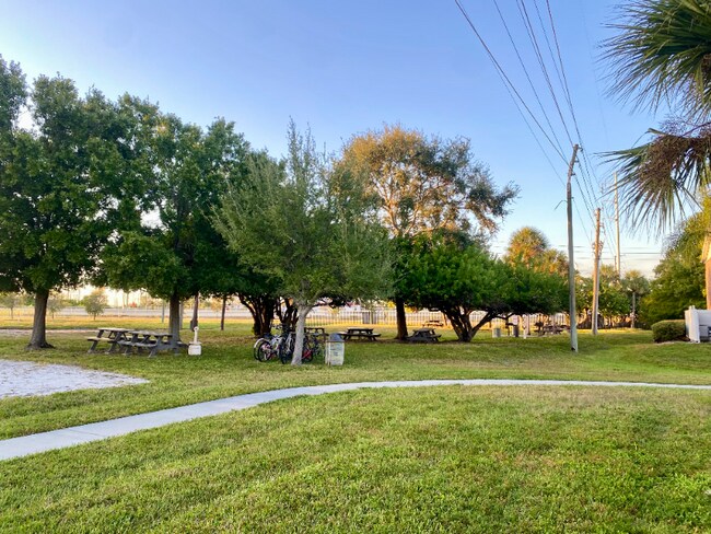 1400 Gandy Blvd N unit 104, Saint Petersburg, FL 33702 - photo 4