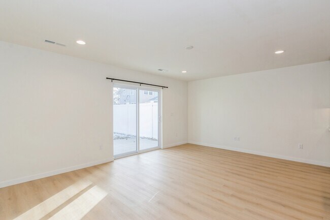 417 C Ave NW, Cedar Rapids, IA 52405 - photo 6