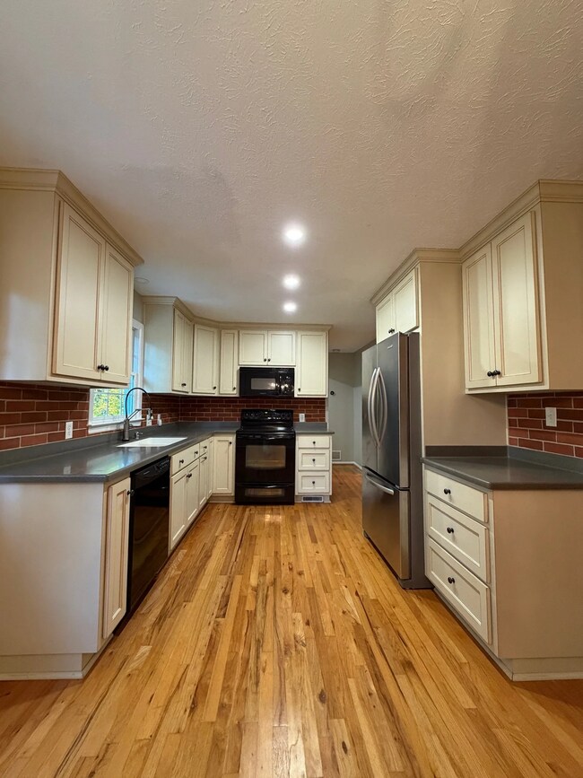 1170 Lois Ln, Athens, GA 30606 - photo 2