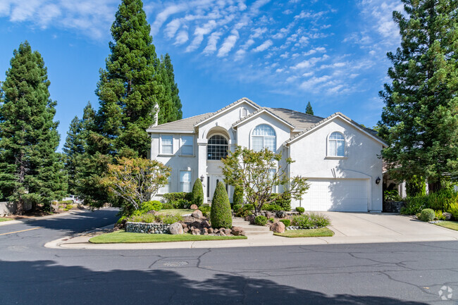 Large single-family homes are available in Whitney Oaks.