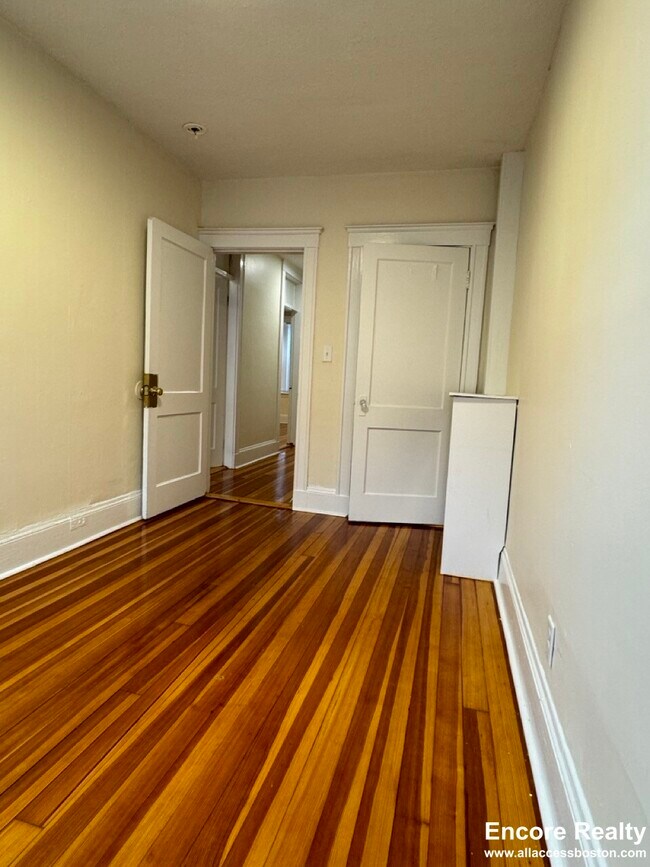 6 Barrows St unit 4, Allston, MA 02134 - photo 3