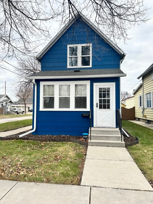 1201 University Ave, Grand Forks, ND 58203 - photo 1