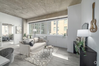 10 Commerce Ct, Newark, NJ 07102