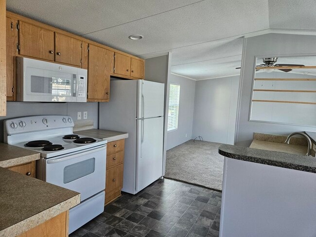 71 Lynnwood Cir, Clarksville, TN 37040 - photo 4