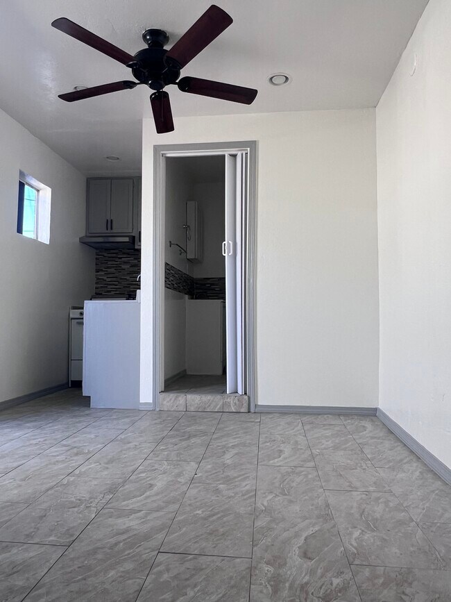 814 W 147th St unit Side, Gardena, CA 90247 - photo 5