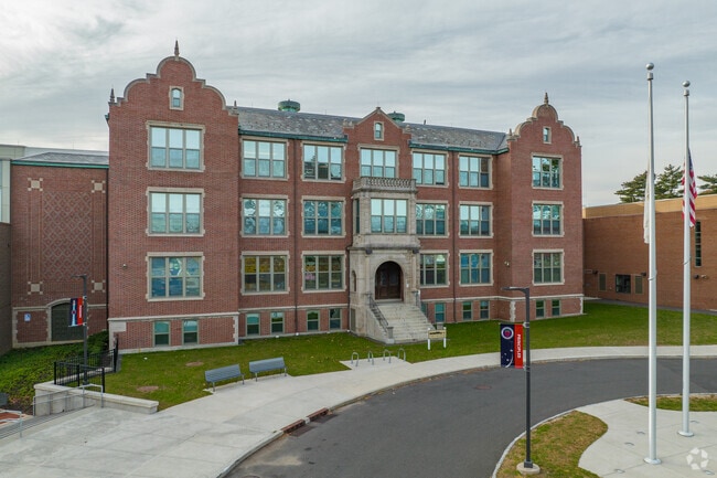 Strawberry Hill School is where global minds grow.