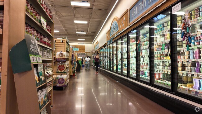 Popular with locals, Sprouts Farmers Market has range of natural and organic grocery items.