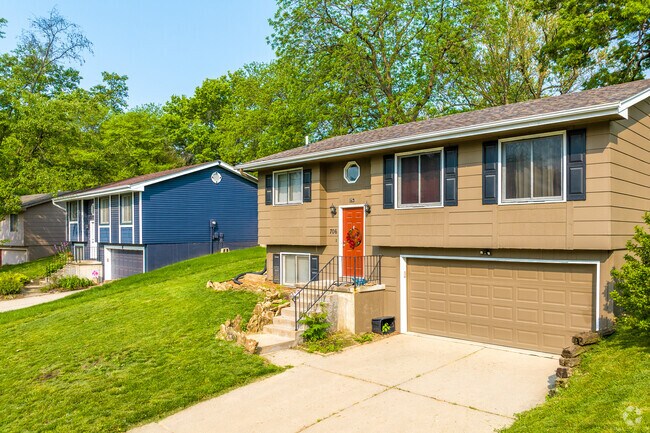 Many stacked split-level homes are found in Valley High Manor.