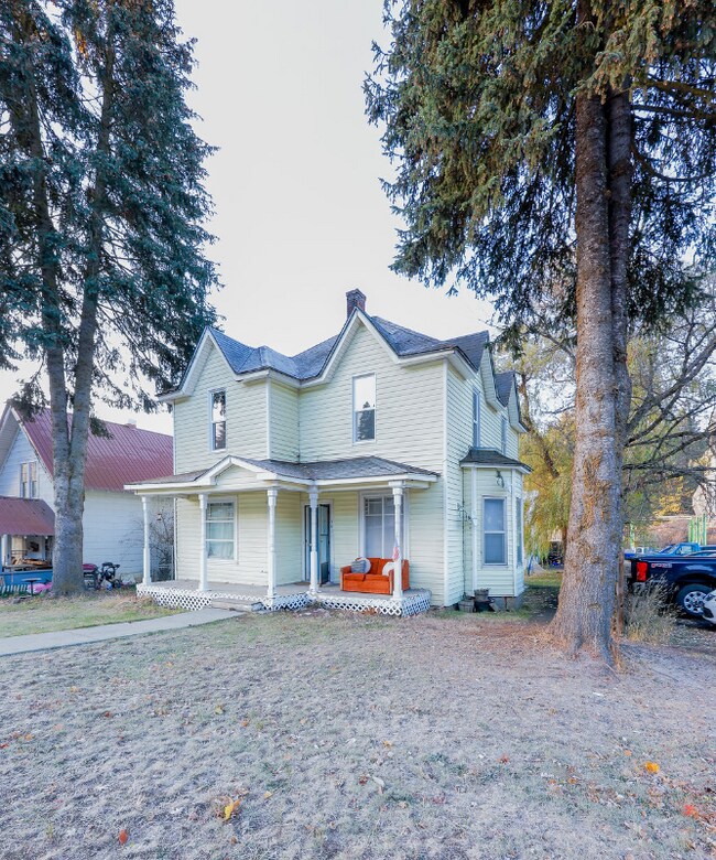 301 S Main St Unit 2, Troy, ID 83871