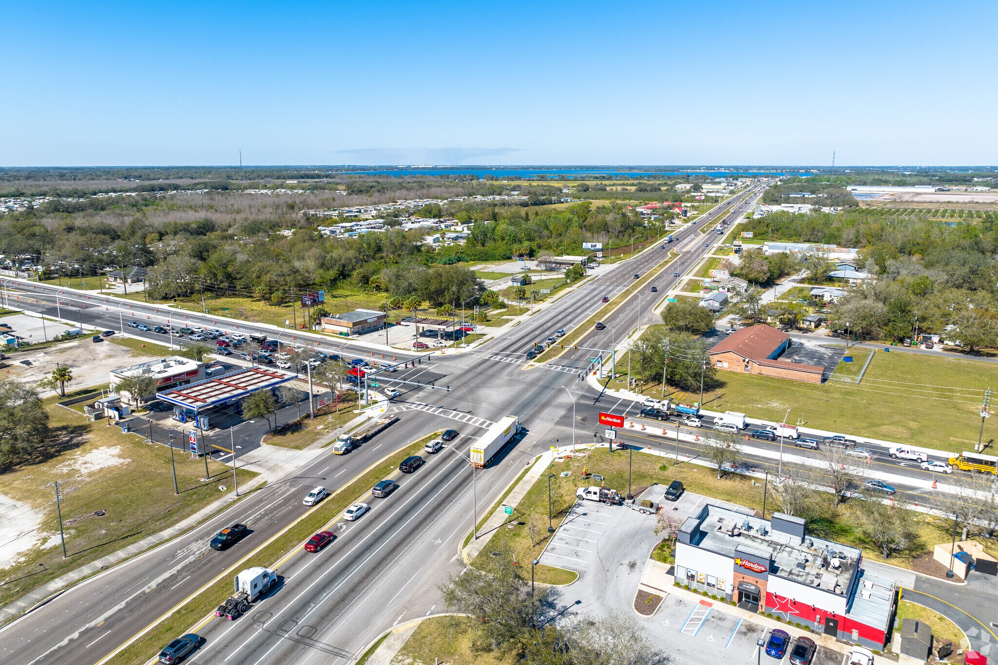 Major routes are nearby, such as US Highway 27, which flows north for easy access to I-4.