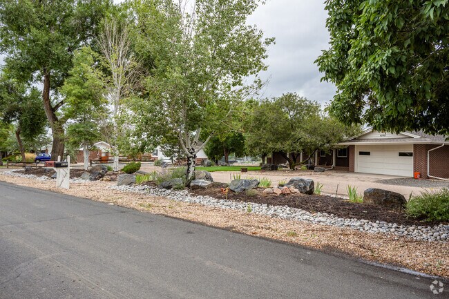 Ranch-style homes in Sunnyslope offer large driveways and two-car garages.