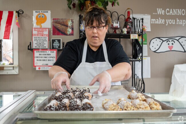 Villa Bakery serves up fresh Cannoli's daily in Garden City.
