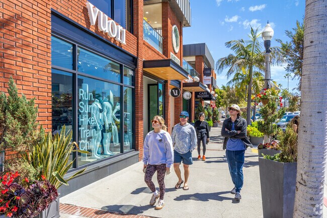 Discover art galleries, chic boutiques, and unique finds on Girard Avenue in La Jolla.