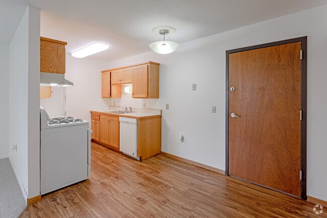1BR, 1BA - 737 SF