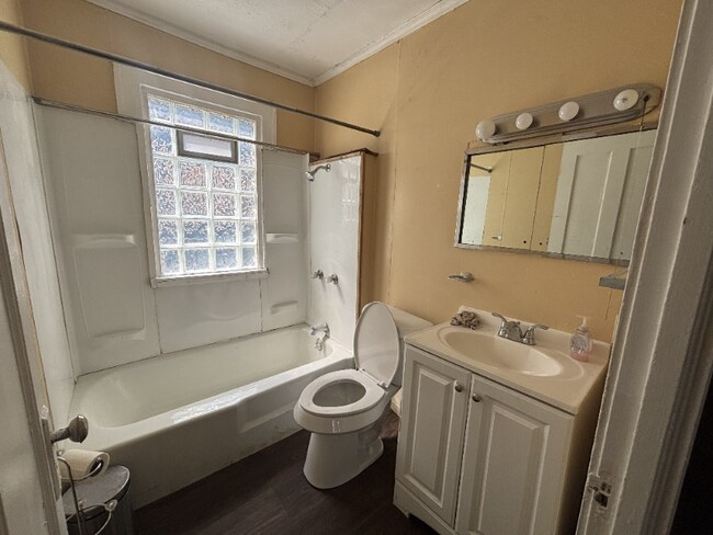 476 E 148th St unit 1, Cleveland, OH 44110 - photo 2